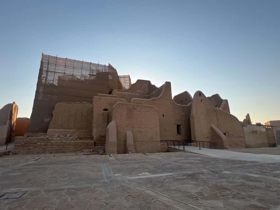 Riyadh: Masmak Fort, Souq AlZal, and Murabba Palace Tour - Masmak Fort and the story of Saudi unification