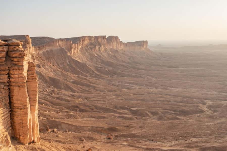 Riyadh: Private Edge of the World & Camel Trail with Lunch - Key points to know before you book
