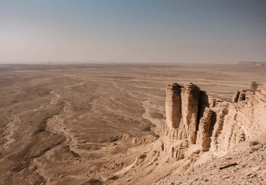 Riyadh: Private Edge of the World & Camel Trail with Lunch - Arriving at the Edge of the World