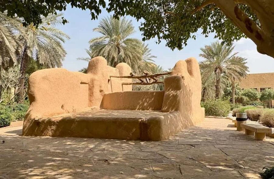 Riyadh Private Full or Half-Day City Tour with Kingdom Tower - Seeing royal life at Al Murabba Palace