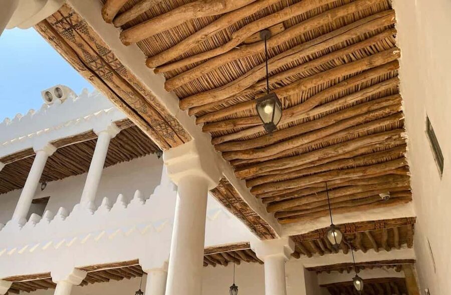 Riyadh Private Full or Half-Day City Tour with Kingdom Tower - Browsing antiques at Souq Al-Zal