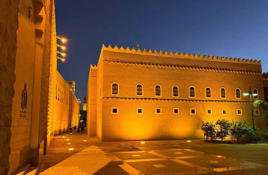 Riyadh Private Full or Half-Day City Tour with Kingdom Tower - Choosing between Diriyah and Riyadh Boulevard