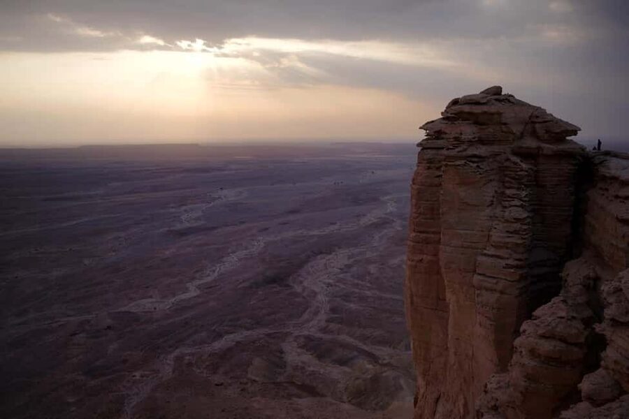 Riyadh Province: Edge of the World Tour Sunset with Dinner - Key points to know before you book