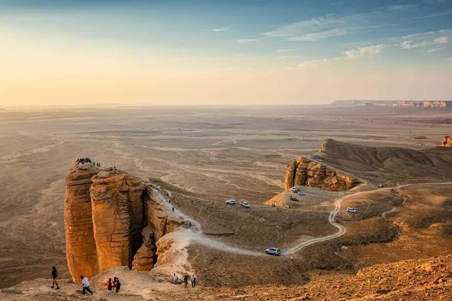 Riyadh Province: Edge of the World Tour Sunset with Dinner - Why the Edge of the World works best at sunset