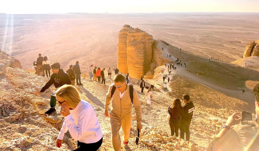 Riyadh Sunset Edge of the World & Deer Reserve 4WD Adventure - Key reasons this tour works well