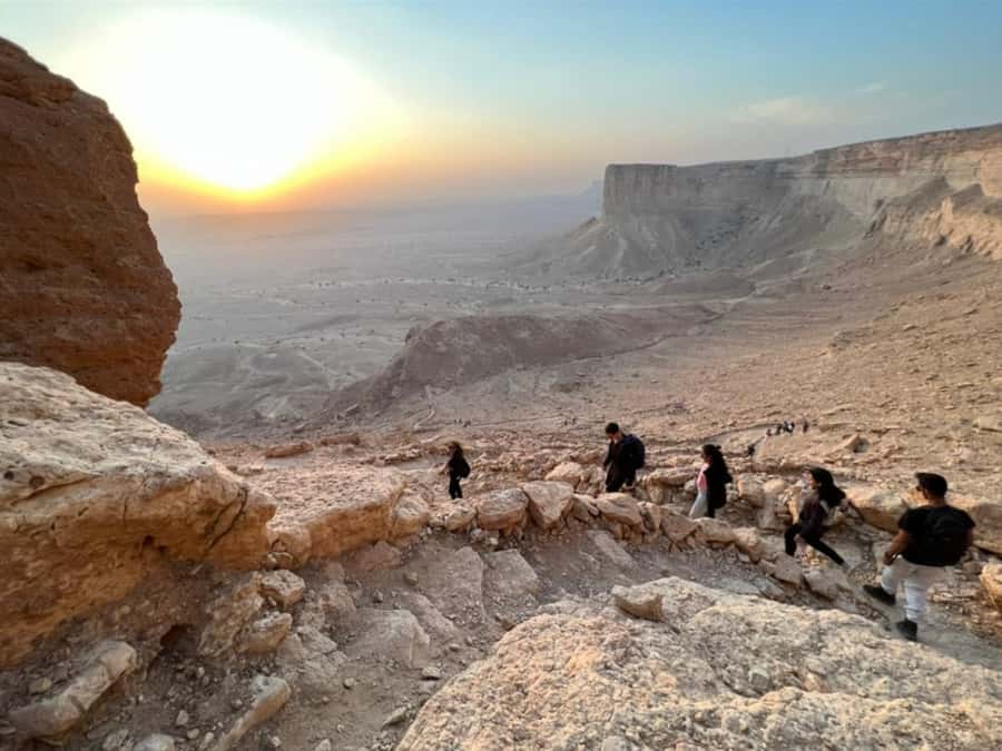 Riyadh: Trip to Edge of the World - Reaching the Tuwaiq Mountains around 5:00 PM