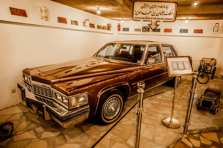 Saudi Arabia Tour from Bahrain including Traditional Meal - Heritage Village and its antique museum
