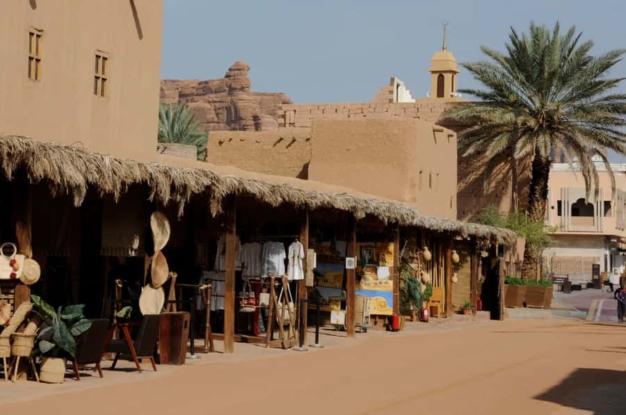 Tour AlUla's Old Town - Walking the old market streets